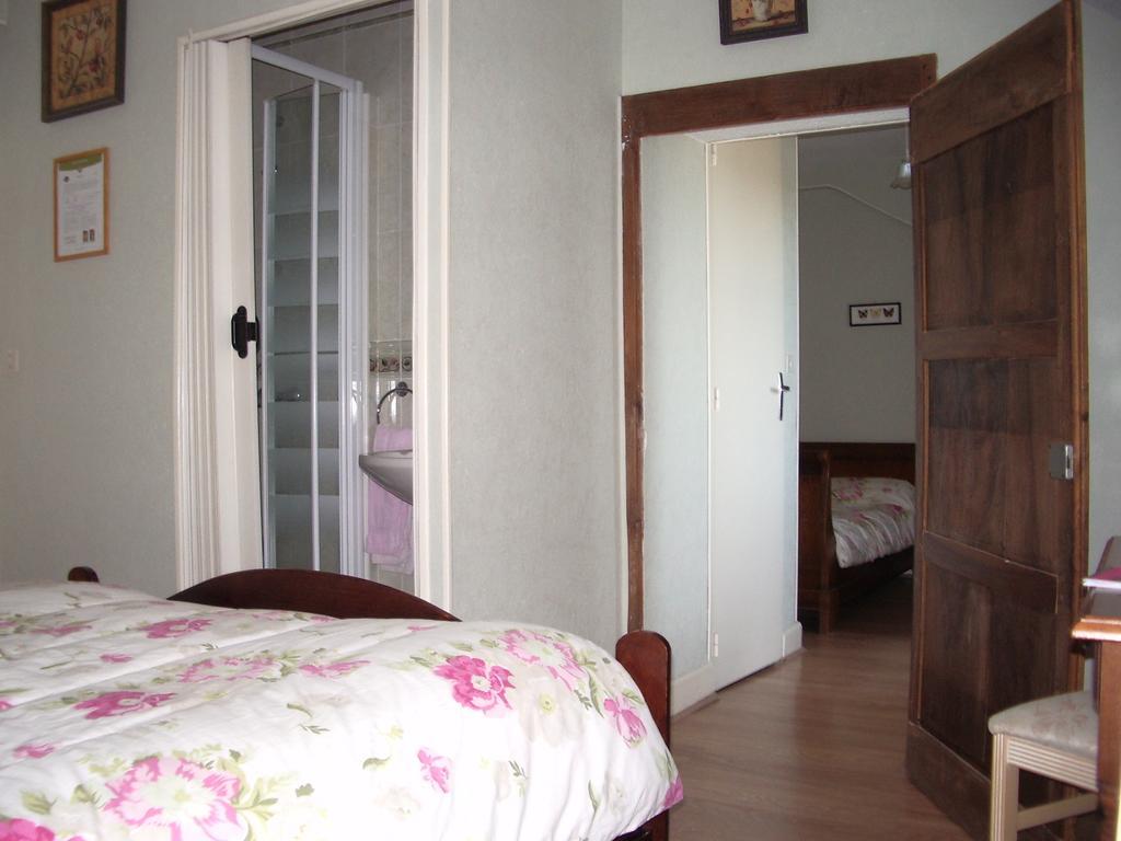 Les Glycines Bed & Breakfast Plaimpied-Givaudins Exterior photo