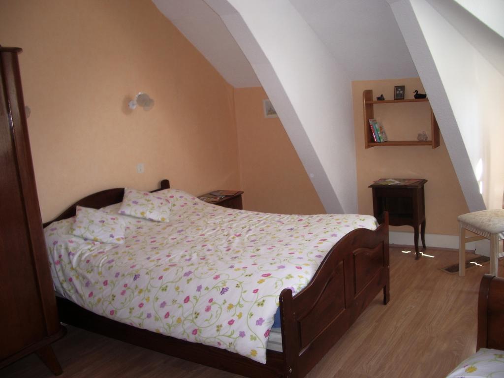 Les Glycines Bed & Breakfast Plaimpied-Givaudins Exterior photo